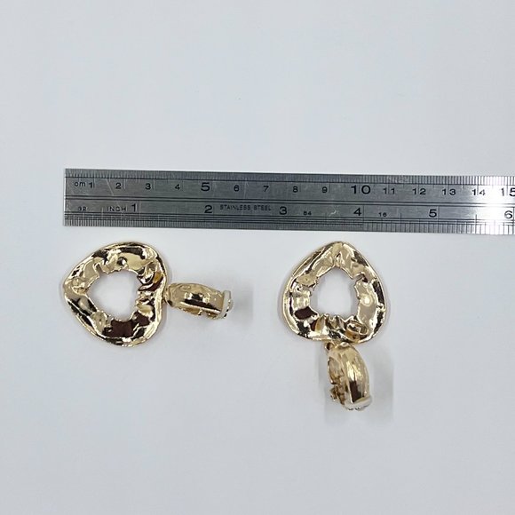 🎉HP🎉 NWOT - Chunky Gold Tone Large Rip Textured Open Heart Clip-On Earrings - Picture 4 of 6